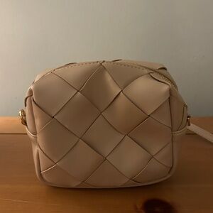 Elegant Tan Woven Women's Bag